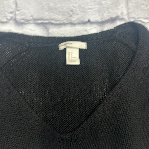 Black and white V-neck sweater from H&M size medium - Picture 3 of 3